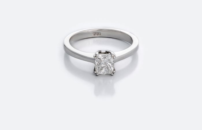 טבעת אירוסין משובצת יהלום דגם חן