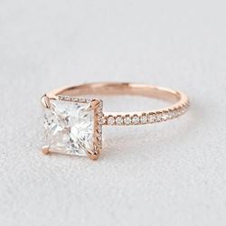 טבעת אירוסין חיתוך פרינסס משובצת יהלומים