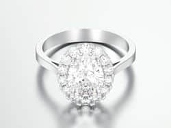 טבעת אירוסין בחיתוך אובלי משובצת יהלומים